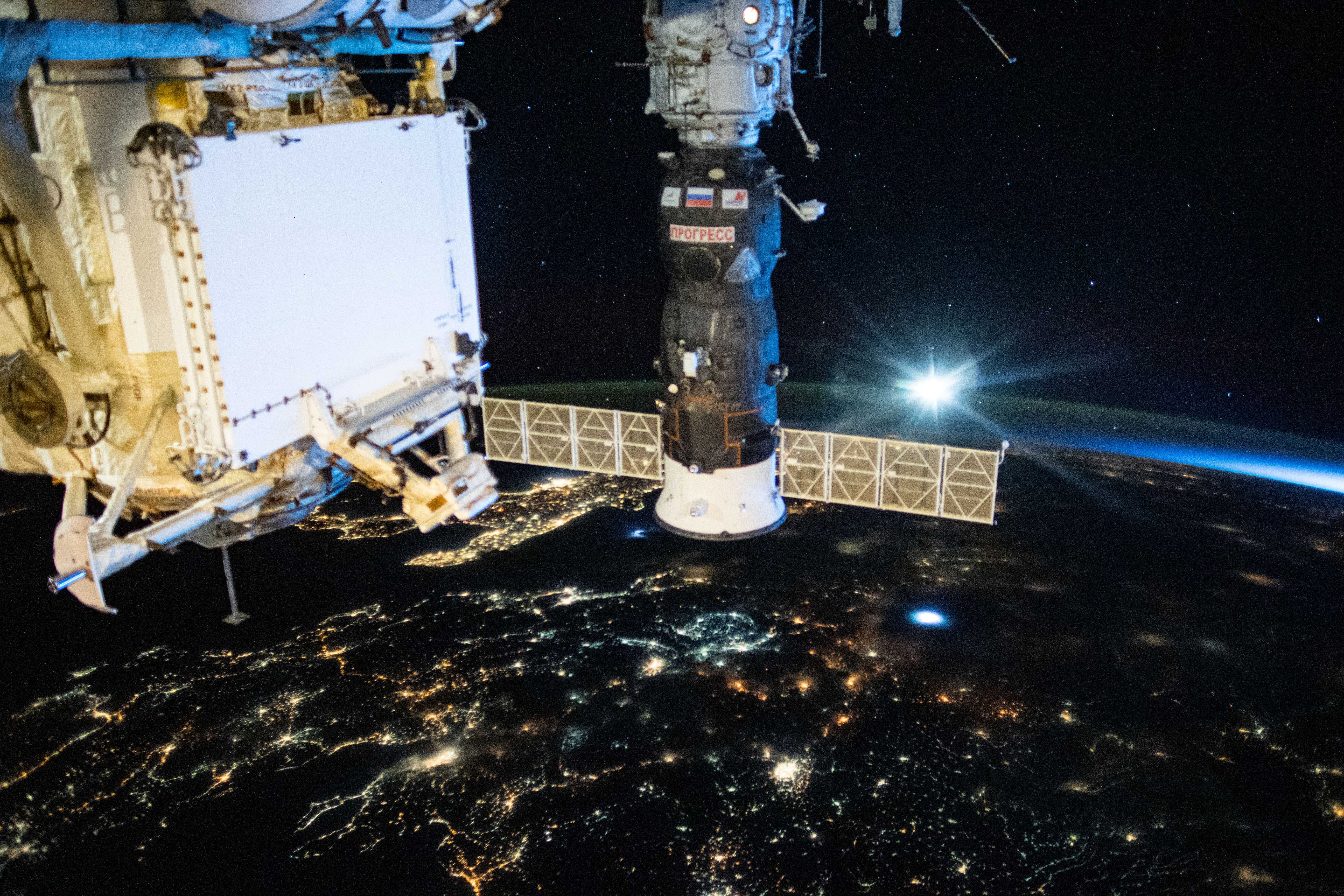 Какой год сейчас в космосе. Международная Космическая станция МКС. Международная Космическая станция ISS. Станция МКС В космосе. Станция МКС 2020.