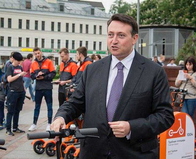 Учредитель компании Mikro Kapital, которая занимается кредитованием малого и среднего бизнеса, президент Итало-российской торговой палаты и основатель Delimobil рассказал о том, как нужно поддерживать начинающих предпринимателей, почему каршеринг в России