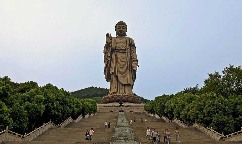 Самая большая в мире статуя будды