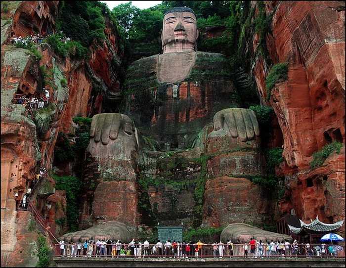 Самые высокие статуи в мире: 40 завораживающих мест, которые нужно увидеть