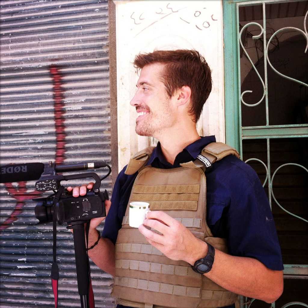 Джеймс Фоули — одна из жертв на жутких видео, распространяемых Исламским государством, — провел два года в плену, став частью индустрии киднеппинга, в которой главная ценность — пленные американцы Корреспондент британского Джеймс Харкин отправился в Сирию
