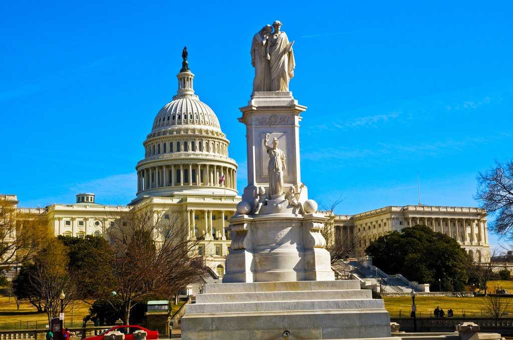 Какая столица америки как называется. Капитолий Вашингтон достопримечательности США. Капитолий Вашингтон мемориал Вашингтона. Достопримечательности Вашингтона Капитолий. Капитолийский холм США.