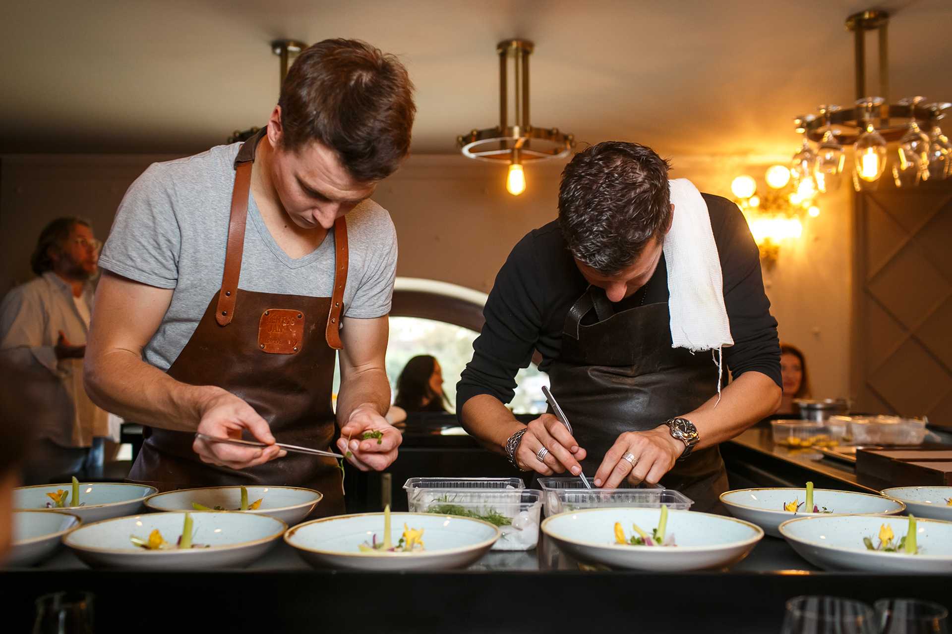 «гид мишлен» назвал лучшие рестораны в 2021 году, несмотря на продолжающийся кризис в отрасли
